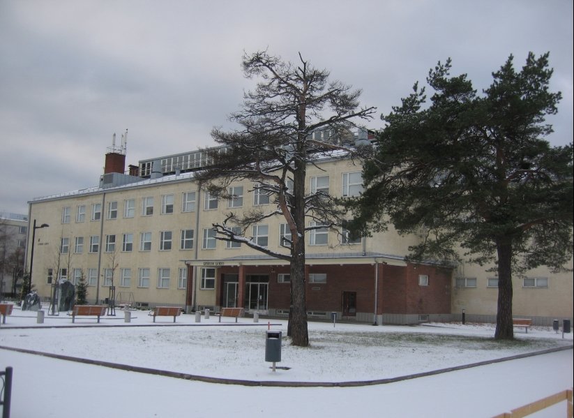 Здание Joensuun lyseon lukio — одного из городских лицеев Йоэнсуу