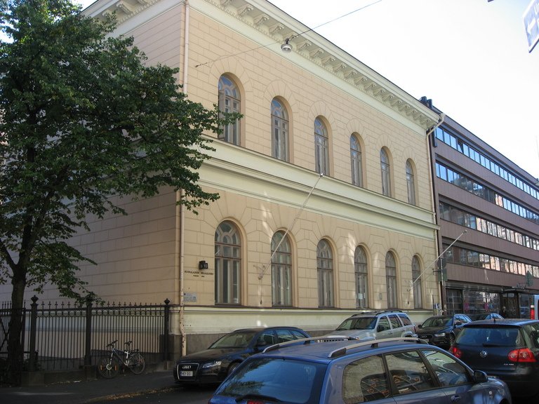 Здание лицея Ressun lukio в Хельсинки