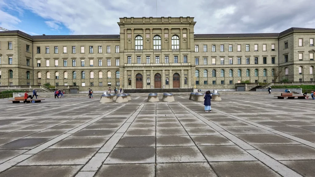 Главное здание ETH Zurich в Цюрихе