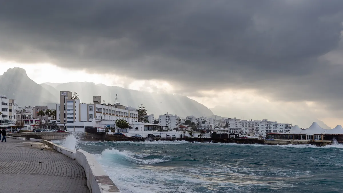 Кирения — город, где находится University of Kyrenia. Фото: Michal Klajban, Wikimedia Commons, CC BY-SA 4.0 Кирения — город, где находится University of Kyrenia