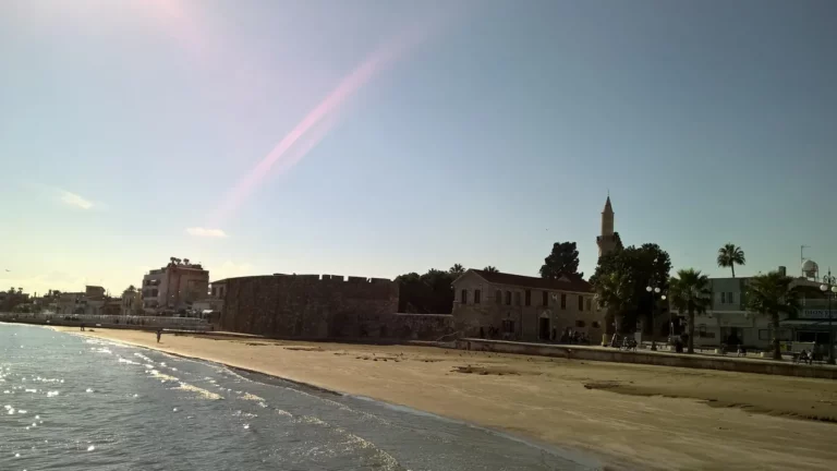 Ларнака — город, где находится UCLan Cyprus Ларнака — город, где находится UCLan Cyprus