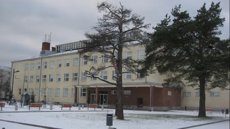 Здание лицея Joensuun lyseon lukio в Йоэнсуу