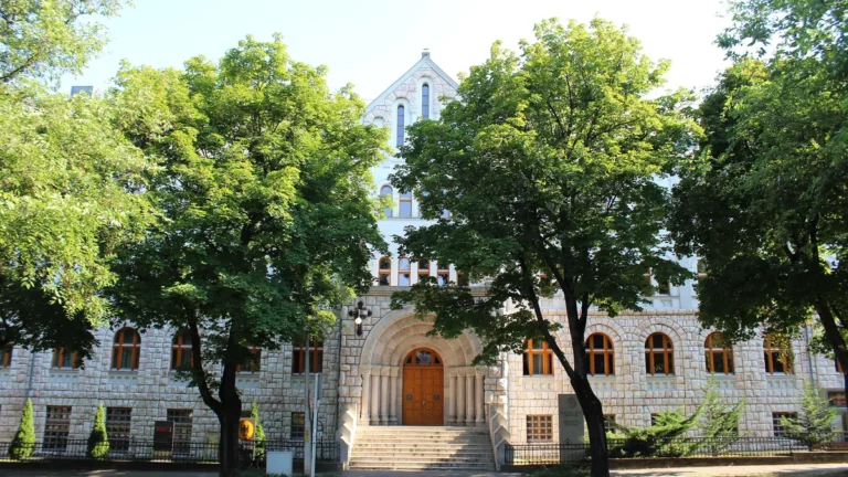 Здание ректората Университета Печа