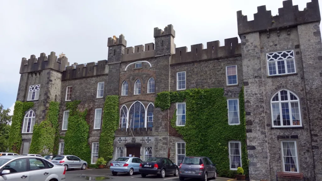 Главное здание школы-пансиона Clongowes Wood College в графстве Килдэр, Ирландия