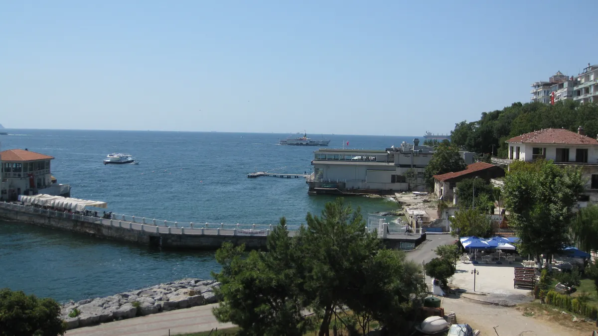 Стамбул — город, где находится Университет Аджибадем. Фото: bynyalcin, Wikimedia Commons, CC BY 3.0 Стамбул — город, где находится Университет Аджибадем