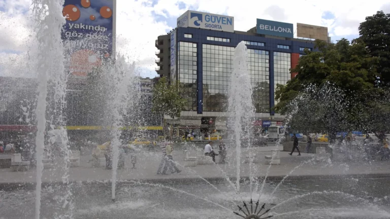 Площадь Кызылай в Анкаре Площадь Кызылай в Анкаре