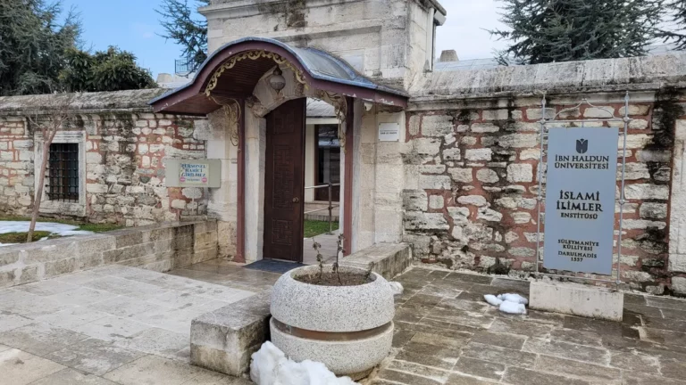 Университет Ибн Халдуна (İbn Haldun Üniversitesi), Стамбул Университет Ибн Халдуна (İbn Haldun Üniversitesi), Стамбул