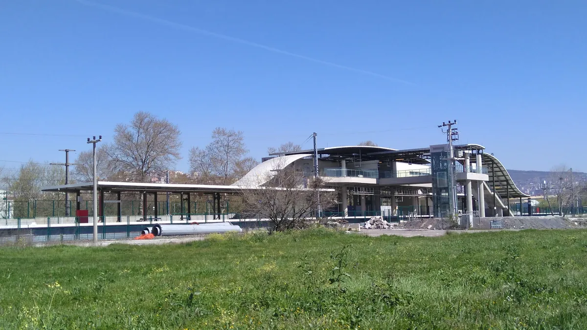 Университет Коджаэли (Kocaeli Üniversitesi), Коджаэли (Измит). Фото: Gökhan, Wikimedia Commons, CC BY-SA 4.0 Университет Коджаэли (Kocaeli Üniversitesi), Коджаэли (Измит)