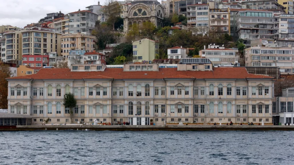 Университет изящных искусств имени Мимара Синана (Mimar Sinan Güzel Sanatlar Üniversitesi), Стамбул