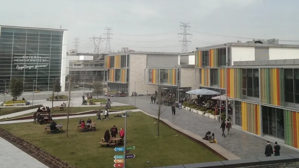 Университет Озьегин (Özyeğin Üniversitesi), Стамбул