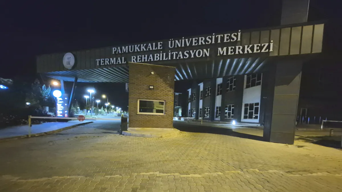 Университет Памуккале (Pamukkale Üniversitesi), Денизли. Фото: Medelam, Wikimedia Commons, CC BY-SA 4.0 Университет Памуккале (Pamukkale Üniversitesi), Денизли